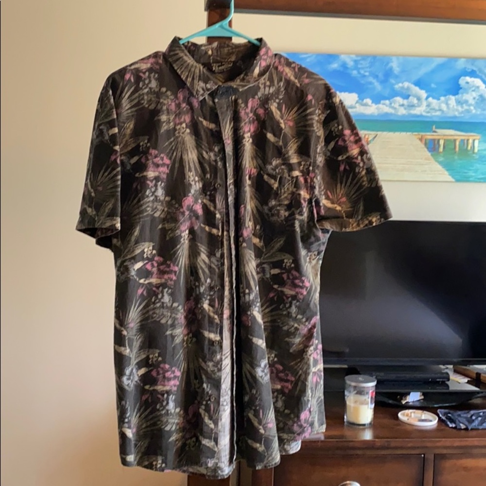 Men’s short sleeve button up